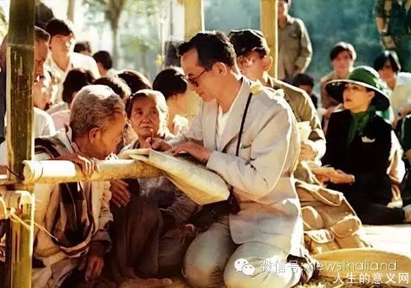 泰国国王为何得到民众拥护爱戴?泰国国王去世为什么民众会痛哭?