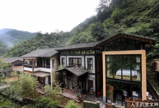 最美精神家园:夫妻俩逃离都市,在山村造宅过逍遥人生