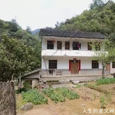最美精神家园:夫妻俩逃离都市,在山村造宅过逍遥人生