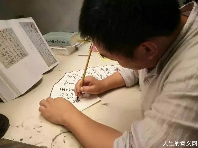 最美精神家园:夫妻俩逃离都市,在山村造宅过逍遥人生