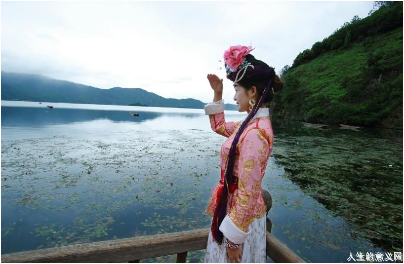 一个异族女子邀我归隐在泸沽湖