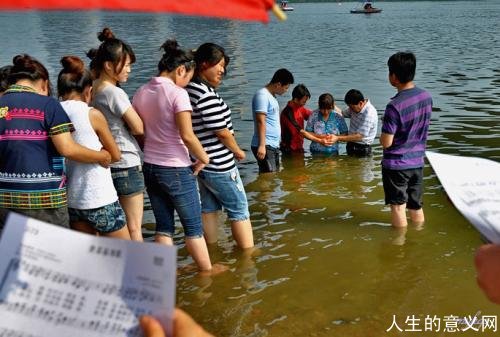 信主,怎样成为基督徒,怎样加入基督教?决志祷告+受洗